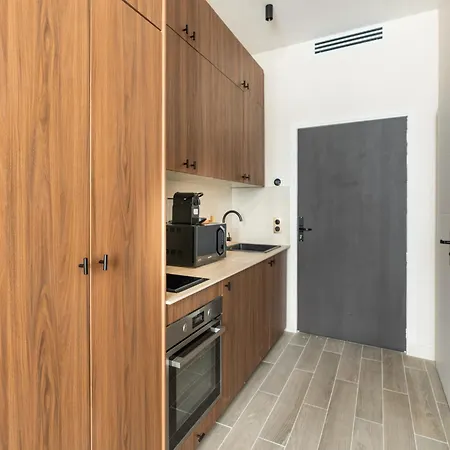 New For 2 Near Bastille *