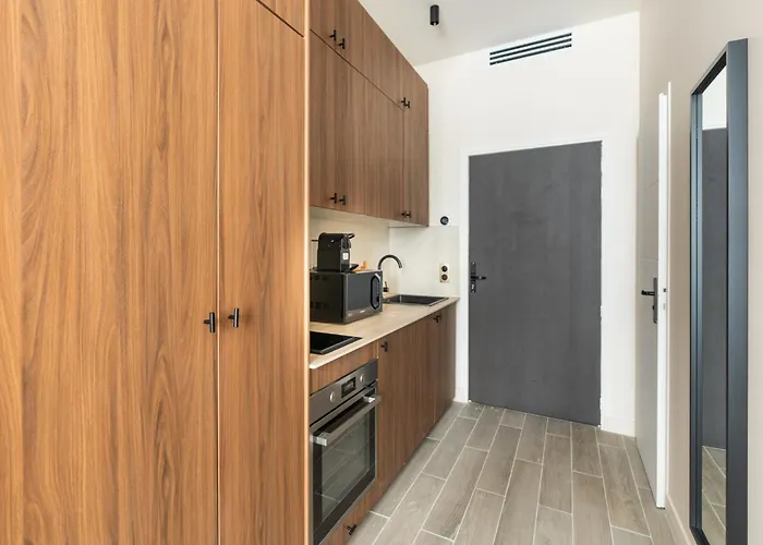 New For 2 Near Bastille *
