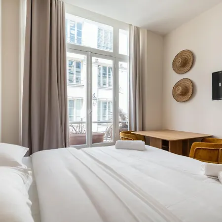 New For 2 Near Bastille 아파트